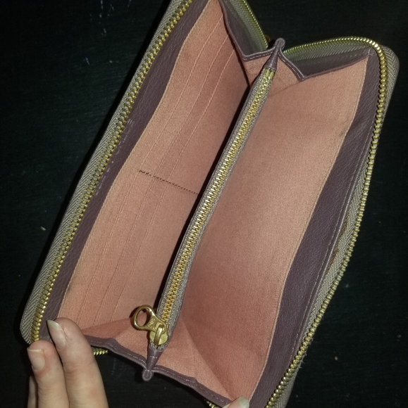 🥰CHLOE 2-Tone Mauve zipper Logo WALLET🥰 - Picture 3 of 5